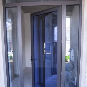 частный дом - . алюминиевые  двери/окна 